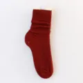 Calzini medi tinta unita da donna stile slouch, polsino a coste alla moda. - Taglia unica / 08 Rosso mattone