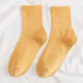 Calzini a metà polpaccio in cotone giallo da donna, comodi calzini casual in tinta unita. - Giallo ocra