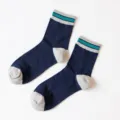 Stijlvolle herensokken in donkerblauw met grijze en turquoisen strepen voor dagelijks. - Marineblauw