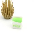 Resina Cartón de Leche DIY Accesorio Verde Miniatura Decoración Carcasa Teléfono - Caja de leche verde