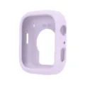 Primo piano dettaglio della custodia per orologio in silicone morbido viola chiaro con ritagli precisi. - Viola Brillante