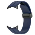 Dettaglio del cinturino per orologio magnetico in silicone blu scuro con fibbia pieghevole. - Blu scuro