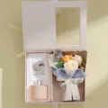 Coffret cadeau d'aromathérapie avec fleurs de savon parfumées, flacon et jolie carte. - Champagne - Quartier français