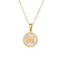 Collier lettre M en acier titane doré style coréen avec pendentif rond en nacre blanche. - M