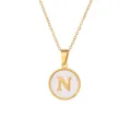 Collier avec lettre initiale N dorée et pendentif rond en nacre blanche en acier. - Lettre N