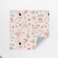 Paño de envoltura mágico rosa para lentes de cámara y accesorios de maquillaje con lindo diseño. - 35x35cm / Colección Secretos de amigas