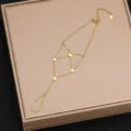 Dettaglio bracciale schiavo farfalla dorato, catena mano in acciaio titanio gioiello. - Stile 7