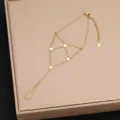 Bracciale a mano dorato alla moda con ciondoli a cuore in acciaio al titanio donna. - Stile 12