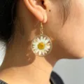 Handmade resin daisy flower earrings with gold foil, elegant minimalist jewelry for women. - Style 1