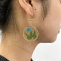 Resin dried flower plant leaf round pendant earrings detail closeup view, elegant style. - Size 6