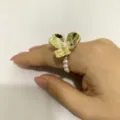 Koreaans stijl dopamine 3-bloem parel ring met elastische band voor modieuze dames sieraden. - Maat 8