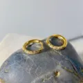 Boucles d'oreilles créoles en acier inoxydable doré avec zircones pour femmes élégantes. - 1.6*8mm / Or