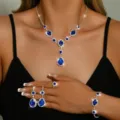 Elegante set di gioielli con collana orecchini anello bracciale in cristallo blu festa. - Set 4 Pezzi (Collana Bracciale Orecchini Anello) / Blu