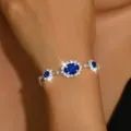 Elegante bracciale in argento con gemma blu e zirconi scintillanti per festa serale. - Bracciale / Blu