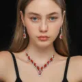 Splendido set di collana e orecchini in cristallo rosso da donna, ideale per matrimoni ed eventi. - Stile Set Due Pezzi Ciondolo Nappa Marchesa (80827703)