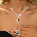 Elegante set di collana di cristallo con strass e orecchini pendenti per le donne. - Collana E Orecchini (83807106) / Verde