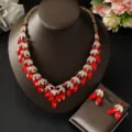 Set di gioielli con collana e orecchini in cristallo rosso strass vintage per sposa festa. - Stile Color Rubino (80801903)