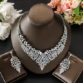 Splendido set collana orecchini da sposa in strass, gioielli vintage in cristallo per abito. - Stile Pesante a V Grande (8884)