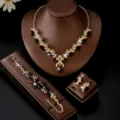 Elegante set di collana bracciale e orecchini con foglie di strass cristallo dorato. - Set 3 Pezzi Oro Nero