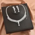 Set di gioielli da sposa con collana e orecchini di zirconi scintillanti dettagliati. - Stile Collana a Rete Lucente (80859701)