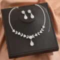Set di gioielli da sposa in zircone collana e orecchini per matrimonio, design brillante elegante. - Stile Floreale Goccia d'Acqua Elegante (80860101)