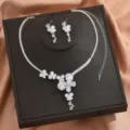 Squisito set di gioielli da sposa in zircone cubico con collana scintillante e orecchini. - Stile Farfalla Fiore Alta Lucentezza (80860201)