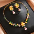 Set di gioielli da sposa in zircone multicolore con collana floreale e orecchini abbinati. - Stile Goccia d'Acqua Foglia di Fiore Multicolore (80855703)