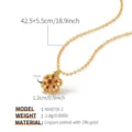 Vue détaillée du collier pendentif fleur creuse plaqué or avec des pierres de zircon rouge. - Style Fleur Géométrique Ajourée (KN0719-2)