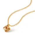 Collier pendentif géométrique ajouré exquis avec zircons rouges étincelants et chaîne dorée. - Style Fleur Carrée Ajourée (KN0720-2)