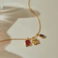 Goldene Halskette mit bunten Zirkon Anhängern, eleganter Modeschmuck für Frauen Alltag. - Rot Gelb Lila Zirkonia Trio Anhänger Stil (KN0687) / 1 Stück