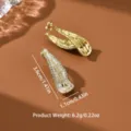 Primo piano di orecchini a goccia in zircone placcato oro, dettaglio di lusso luminoso. - Oro Doppio-Uso Goccia Stile (80148602)