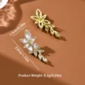 Eleganti orecchini a lobo in zirconi cubici a foglia placcati in oro brillante. - Oro Foglia Stile (80144502)