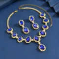 Set di collana e orecchini con strass di cristallo blu ripresa di dettaglio elegante. - Oro, Blu