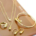Gouden druppel sieraden set met ketting armband ring en oorbellen voor dames mode. - Goud