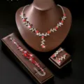 Conjunto de joyas de diamantes de imitación para novia collar pendientes pulsera floral. - Set de tres piezas / Plata/Rojo
