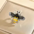 Spilla ape smaltata con strass elegante accessorio abito insetto alla moda regalo gioiello - Stile Ape Argentata Smalto Nero Giallo Strass (9296-9)