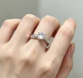 Silber Solitär Zirkonia Ring mit seitlichen Pave Steinen verstellbarer offener Damenring - Blatt Weißer Strass / Silber
