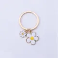 Cute enamel daisy flower keychain, double-sided floral pendant for keys, fresh style. - White Flower