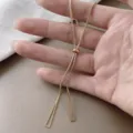 Minimalistische goldene geometrische Dreieck Schiebe Kette Pullover Schmuck für Damen - Dreieck Schiebekette / Gold