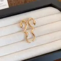 Goldene Schlangen Ohrringe stilvolles Design leichte Mode Schmuck fuer Frauen Alltag 1Paar - Schlangenstecker / Gold