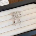 Elegante schlangenförmige Ohrstecker mit stilvollem Design, ideal für den modischen Alltag. - Schlangenstecker / Silber
