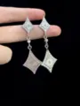 Vintage silberne rautenförmige Ohrringe, minimalistischer kühler Stil gebürstete Ohrstecker. - Gebürstete Rhombus-Ohrstecker / Silber