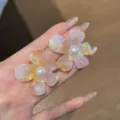 Koreanische Acryl schimmernde Blumen Perlen Ohrstecker Damen vielseitige Modeschmuck Stücke - Irisierende Blumen Perlen Ohrstecker / Rosa