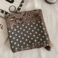 Foulard carre vintage motif paisley et pois avec pompons chic accessoire de mode style. - Marron Paisley Pois