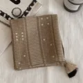 Foulard carré vintage à carreaux avec pompon, élégant foulard de cou pour le style quotidien. - Étoile Rayée Café Clair