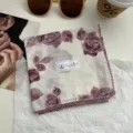 Retro bloem katoen kleine vierkante sjaal, elegante halsdoek en leuk haaraccessoire voor vrouwen. - Roos met bladeren - rood