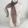 Foulard élégant marron pour femme avec motif floral et décoration de rose amovible - Rose à carreaux - Petit cachemire marron