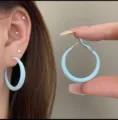 Pendientes de aro macaron azul claro para mujer, lindos aretes redondos minimalistas. - Coletero Liso Azul