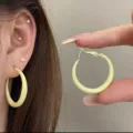 Pendientes de aro amarillo macaron para mujer, estilo dulce simple redondo de metal diario. - Amarillo