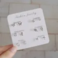 Bonito juego de pendientes plateados con mariposas y flores para uso diario elegante - Juego de 6 pendientes de botón de flores